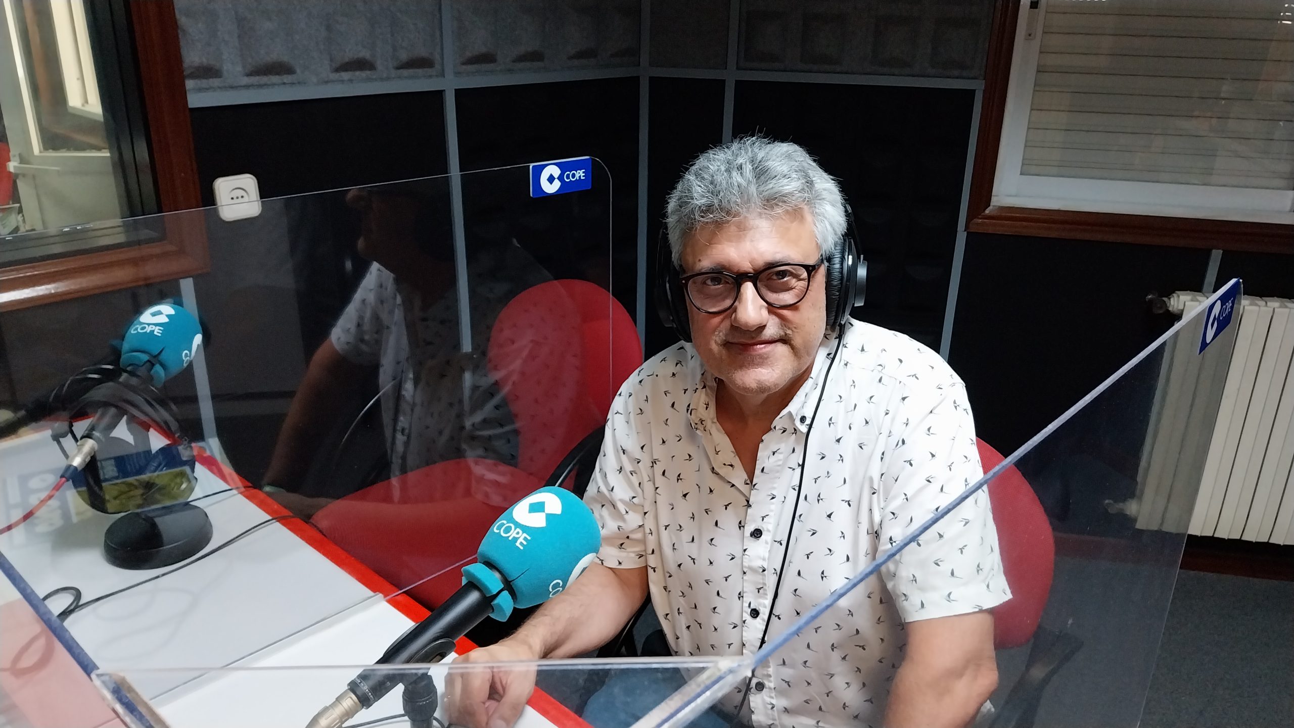 A Comisión de Festas de Feás publica o nº 4 de “O Foxo” a revista dedicada ás xentes e acontecentos da parroquia. Escoita aquí a entrevista a José Ramón Cerdeira.