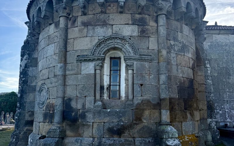 O Concello de Boborás acometerá a primeira fase da mellora da contorna da igrexa románica de San Martiño de Cameixa coa axuda de Turismo de Galicia