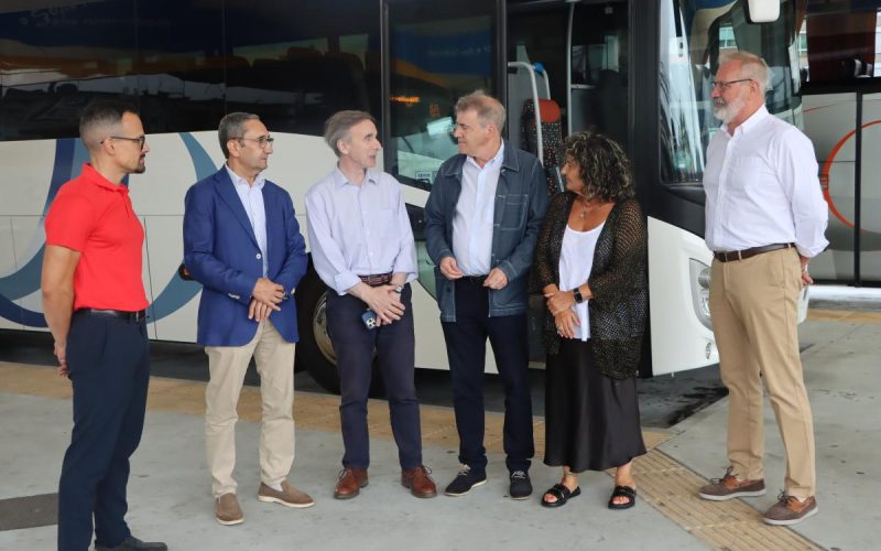 A Xunta mellora desde o 8 de agosto os servizos de autobús entre O Carballiño e Ourense con dúas frecuencias máis os sábados, domingos e festivos ao mediodía, ademáis axusta horarios de lúns a venres.